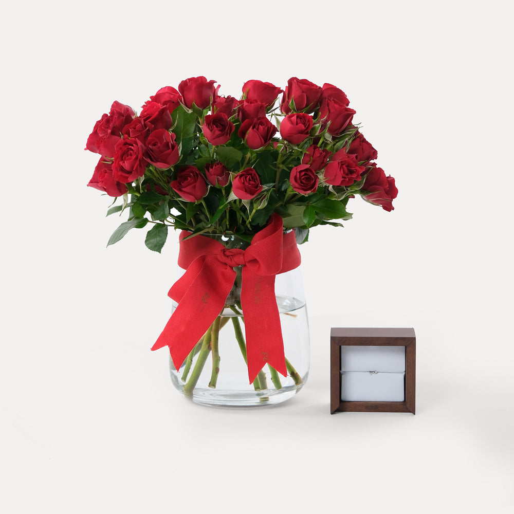 “Love” Diamond حلق - Piercing حب " الفردي" & Premium flower vase  Combo