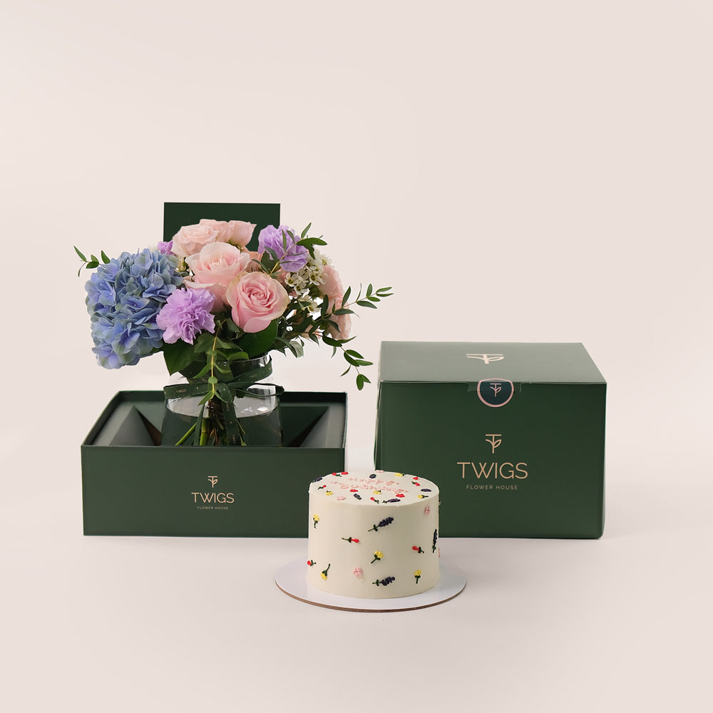 Pastel Celebration – Vase & Flower Cake Bundle – A Luxurious Gift of Elegance and Sweet Delight