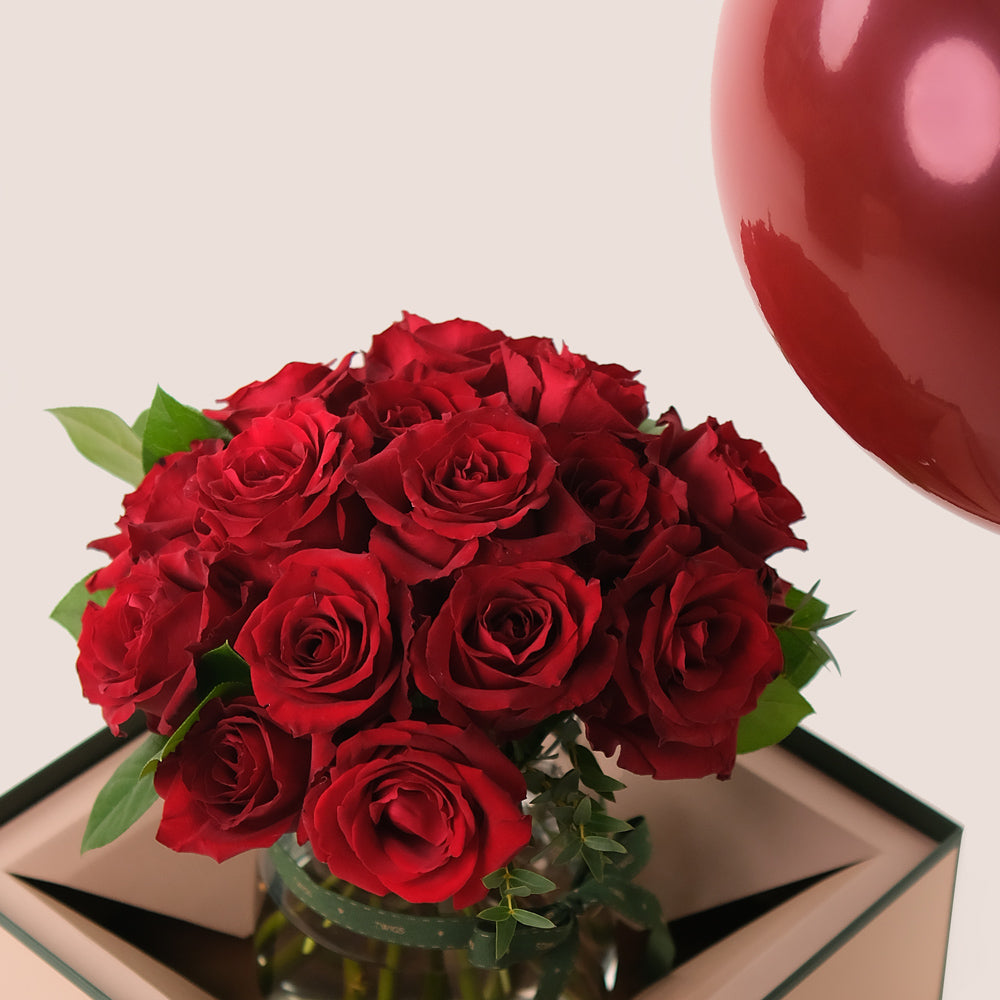 Petite Red Charm – Roses & Balloons Bundle– A Luxurious Gift of Elegance and Joy