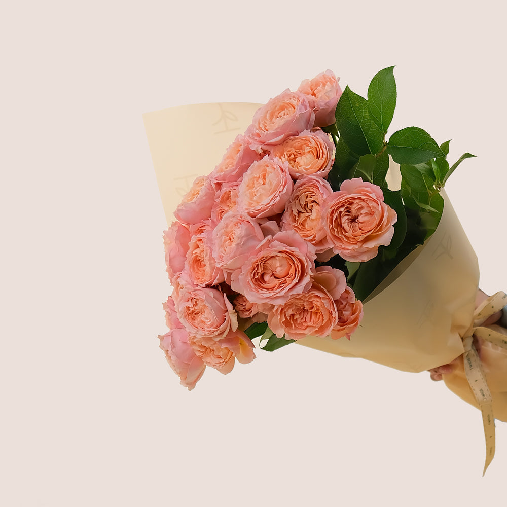 Juliet Roses Hand Bouquet – A Chic Twist on Timeless Elegance