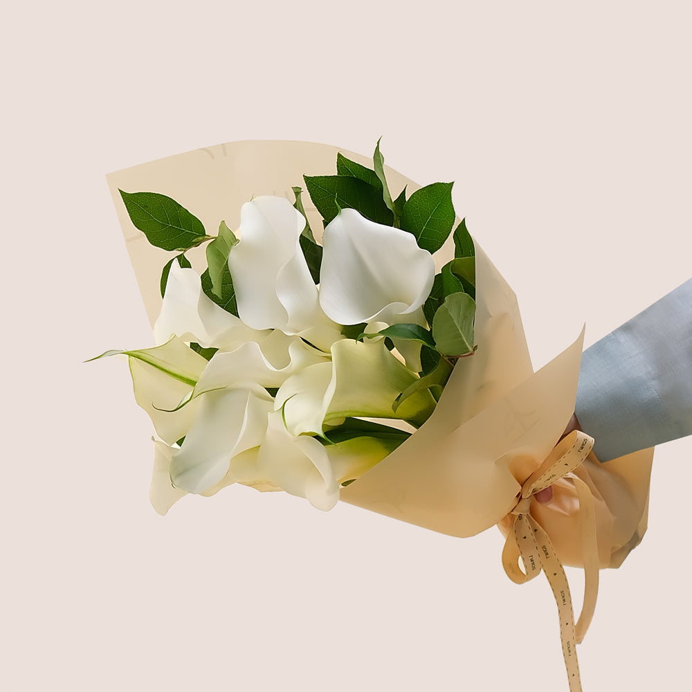 Calla Lily Elegance Cone – Modern & Luxurious Floral Gift