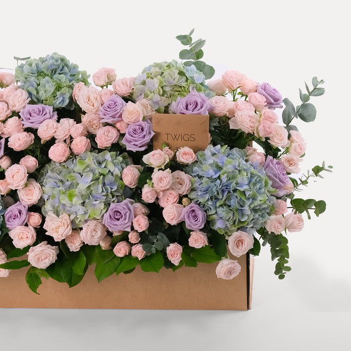 MOTHER'S DAY GARDEN BOX  WITH  SPRAY ROSE & HYDRANGEA FLOWERS ARRANGEMENT