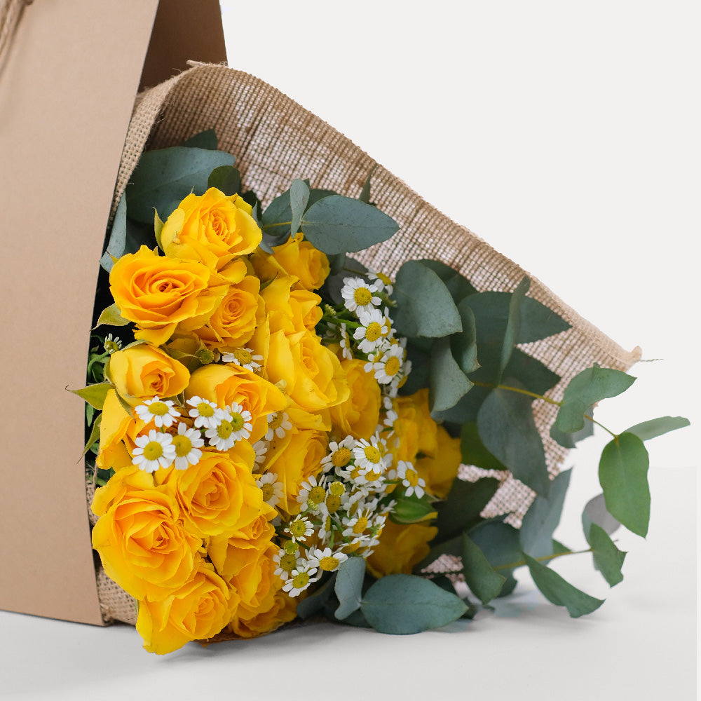 Yellow Spray Rose With Chamomile Bunch Bag