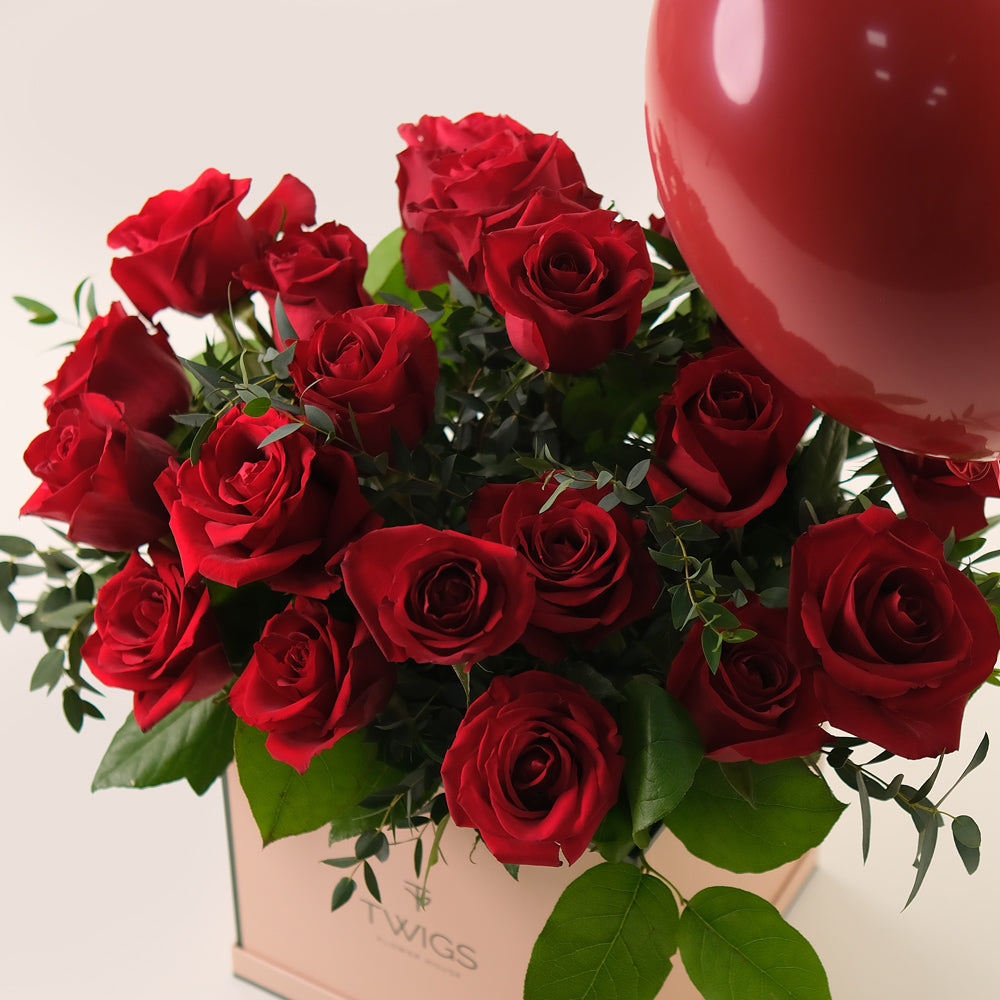 Very Red Flowers & Balloons Bundle – Elegant Celebration Gift– A Luxurious Gift for Special Occasions