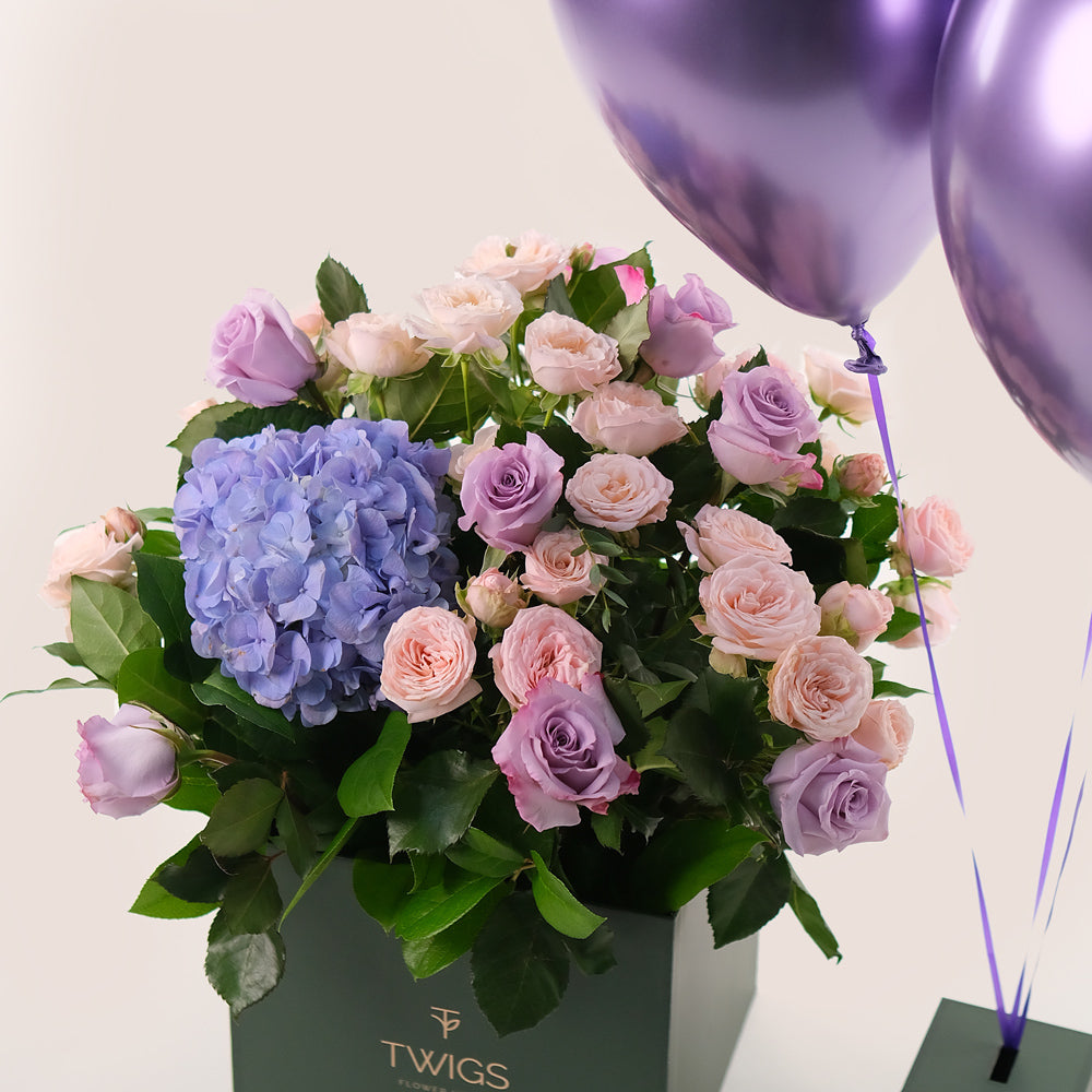 Elegant Bloom Bundle – Roses, Hydrangea & Balloons– A Luxurious and Thoughtful Gift