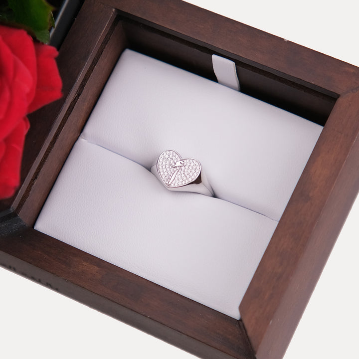 Abjad Hawaz Diamond Heart Signet Ring & Red Roses Box Combo - BILARABIYA