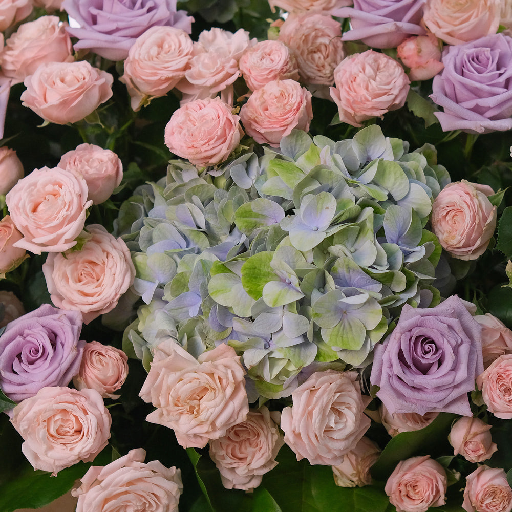 MOTHER'S DAY GARDEN BOX  WITH  SPRAY ROSE & HYDRANGEA FLOWERS ARRANGEMENT