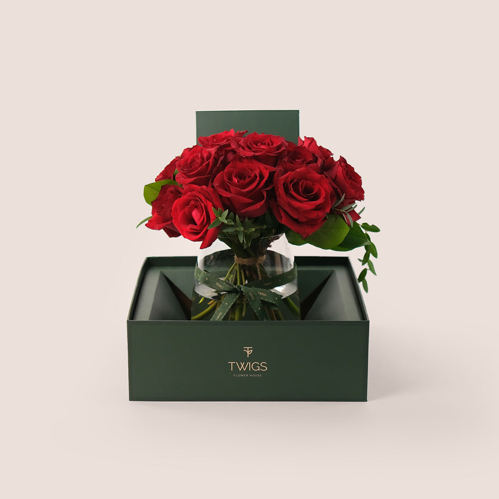 Petite Red Charm – Roses & Balloons Bundle– A Luxurious Gift of Elegance and Joy