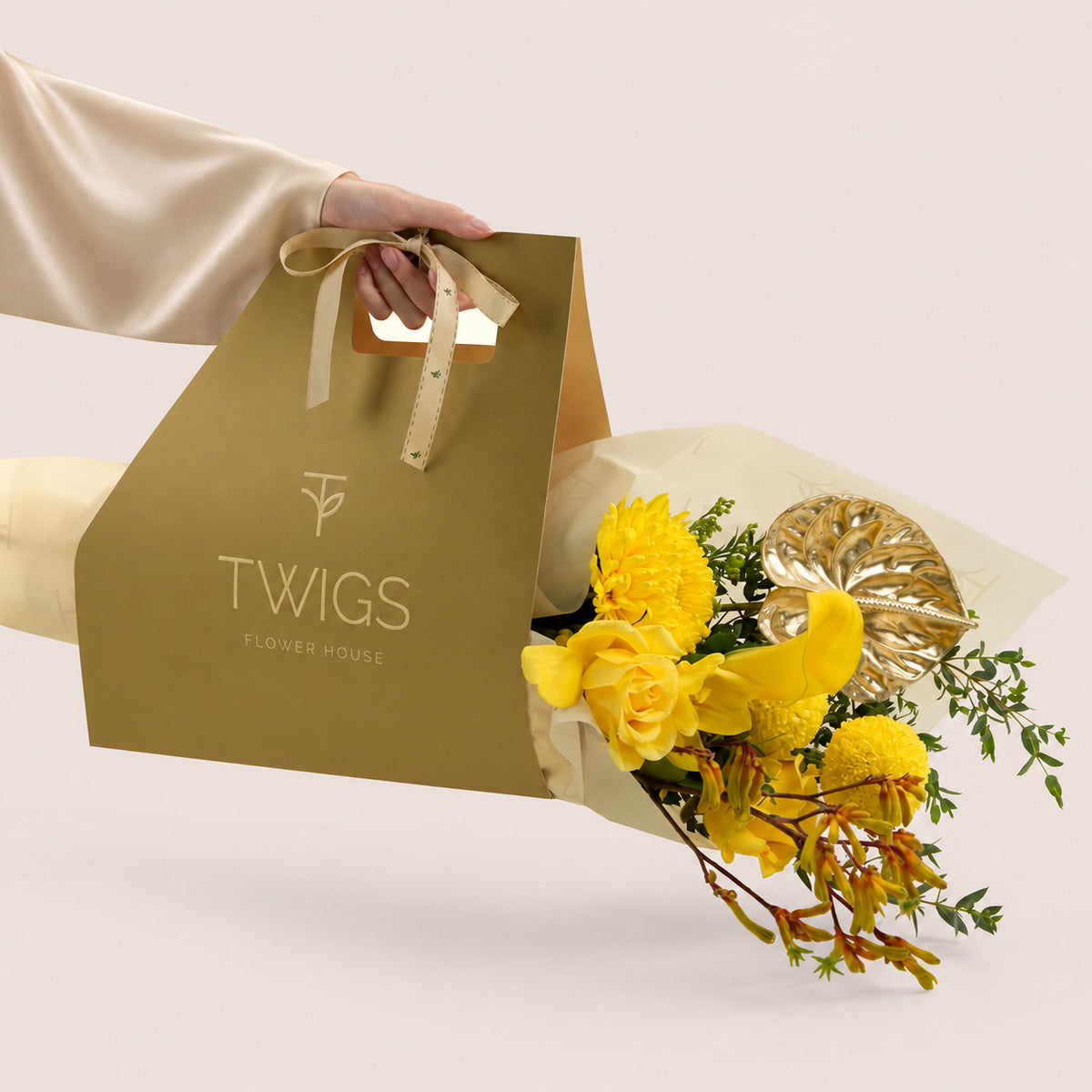 TWIGS Flower Bunch in gold carry bag