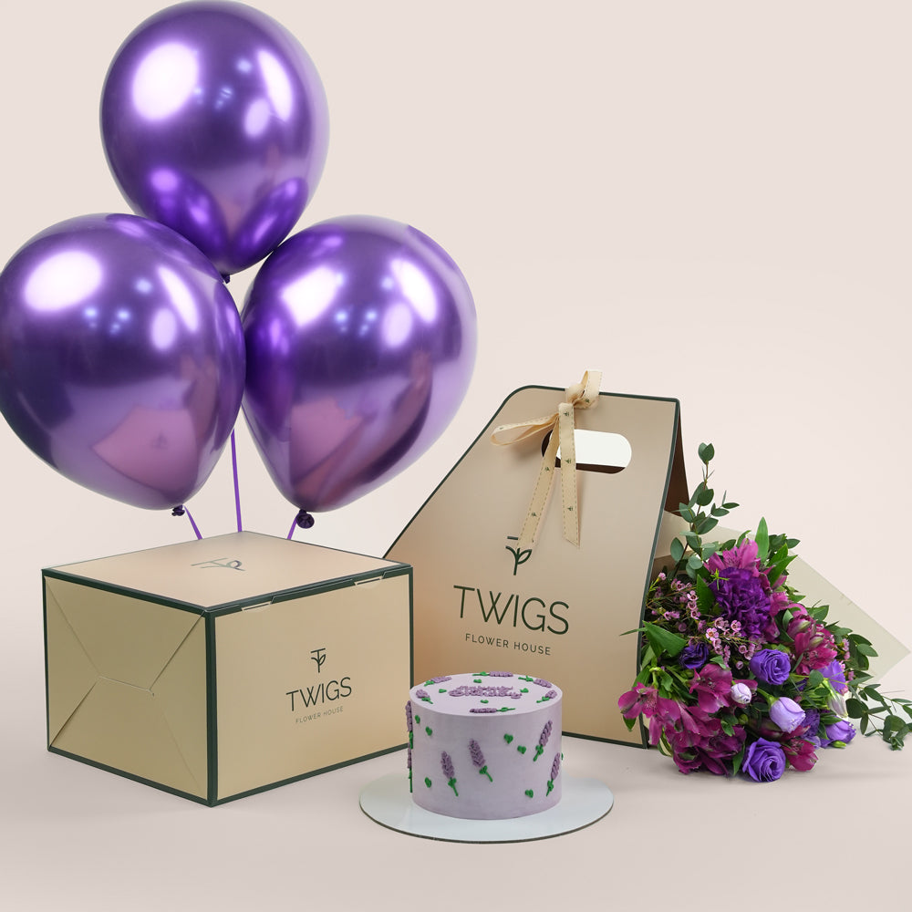Birthday_cake_with_purple_flower_bunch
