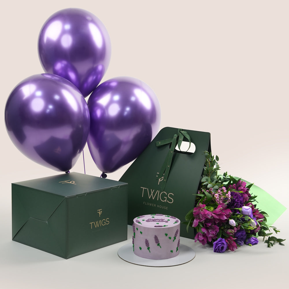 Birthday_cake_with_purple_flower_bunch
