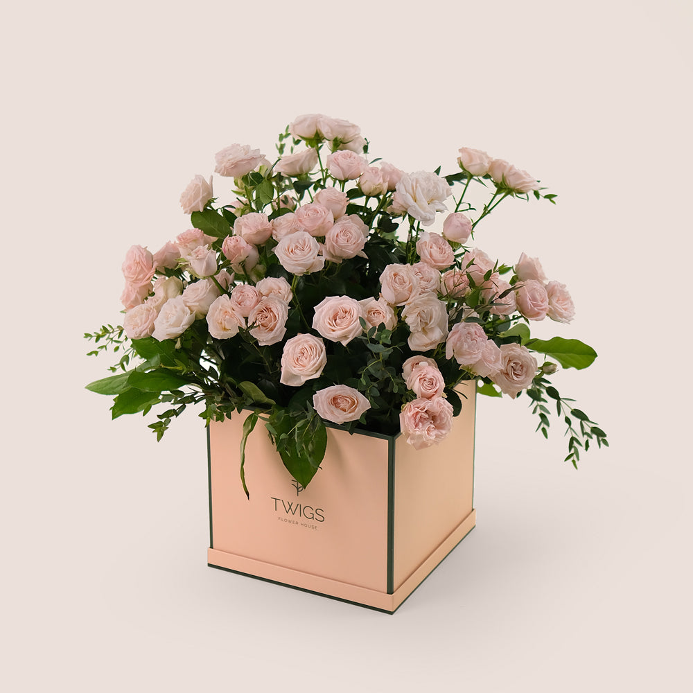 Bombastic Pink Roses – Chic Flower Box Elegance