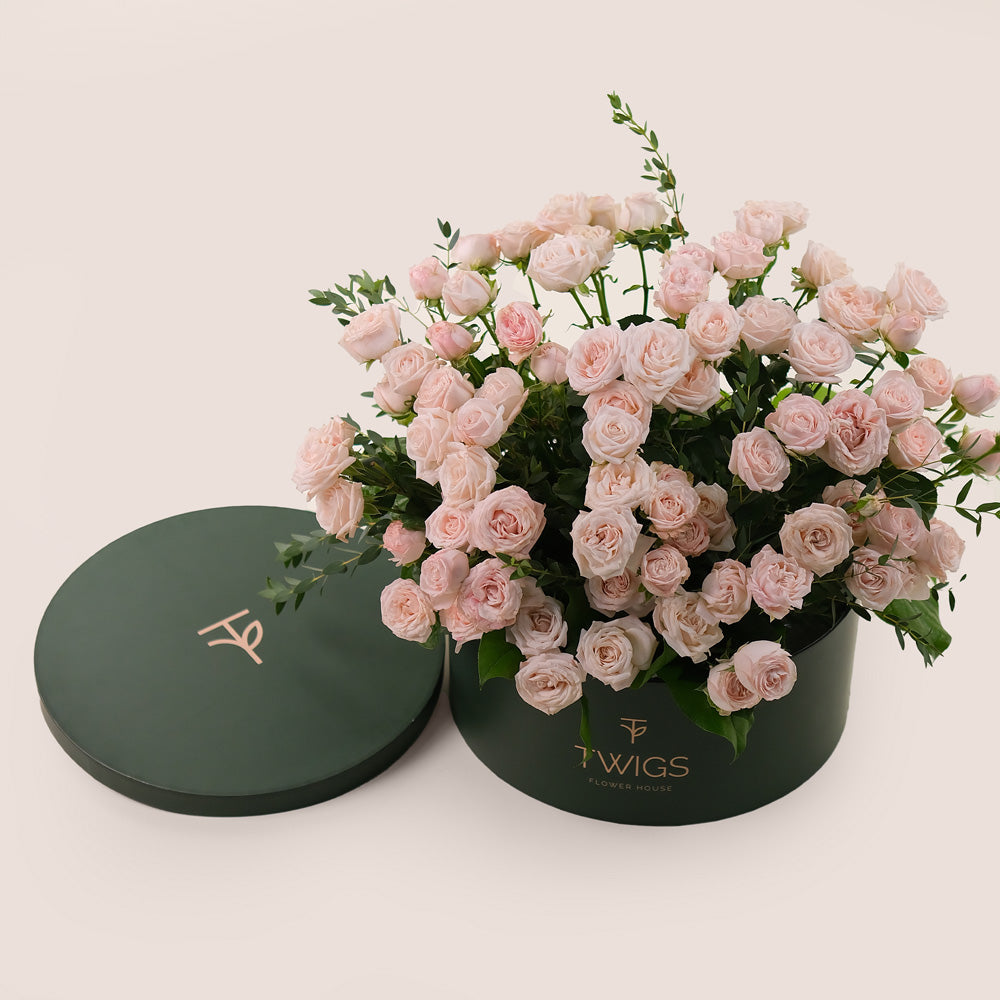 Grande Bombastic Spray Roses Flower Round Box – Soft Elegance Gift