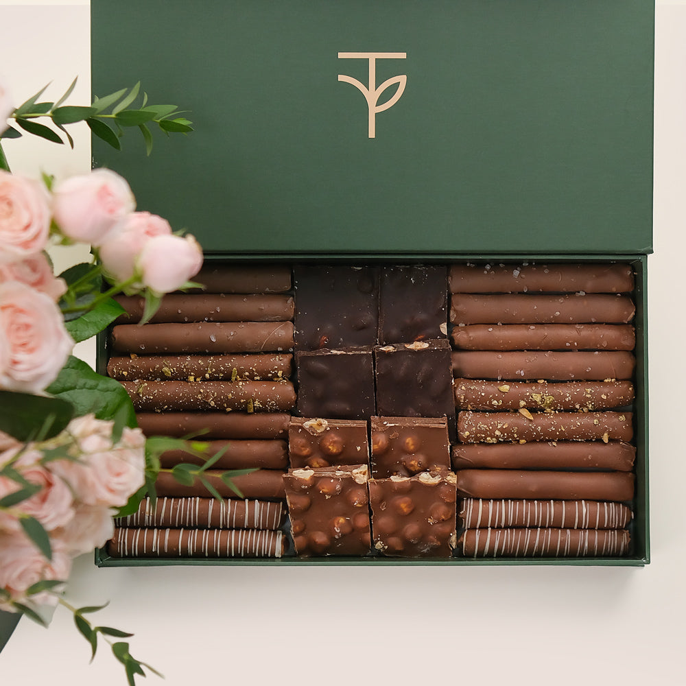 Grande Sweet Bloom Round Box Bundle – Bombastic Roses & Chocolate Gift Box - A Delightful Fusion of Elegance and Indulgence