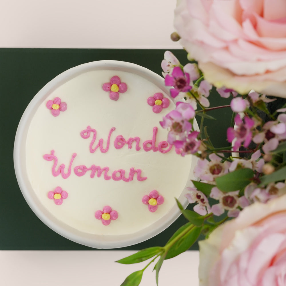 Women’s Day Flower & Cake Cup Surprise - Wonder Woman