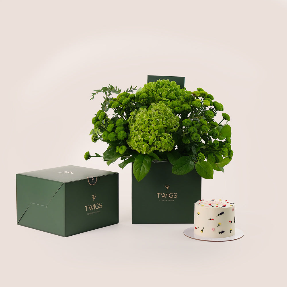 Fresh Celebration Bundle - Flowers & Birthday Cake – A Luxurious Blend of Beauty, Festivity, and Sweetness