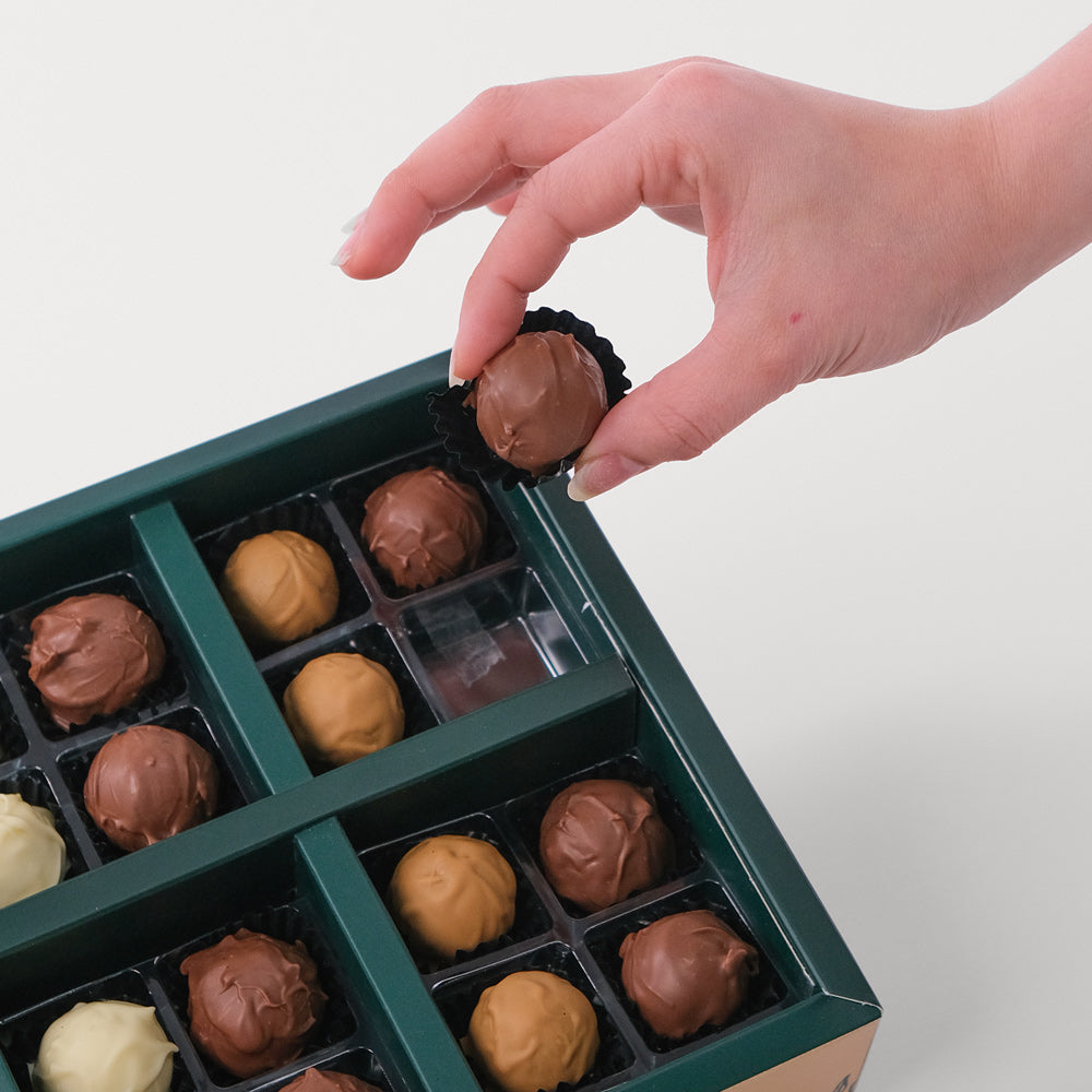 Premium Chocolate Box 32 pieces Twigs