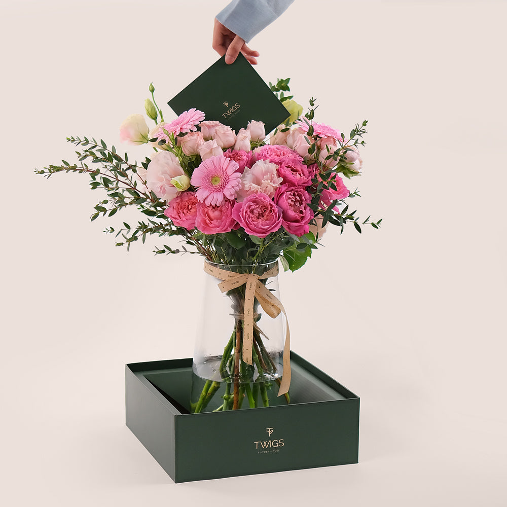 Fuchsia & Pastels Flower Vase – Juliet Roses & Pastel Blooms in Elegant Vase