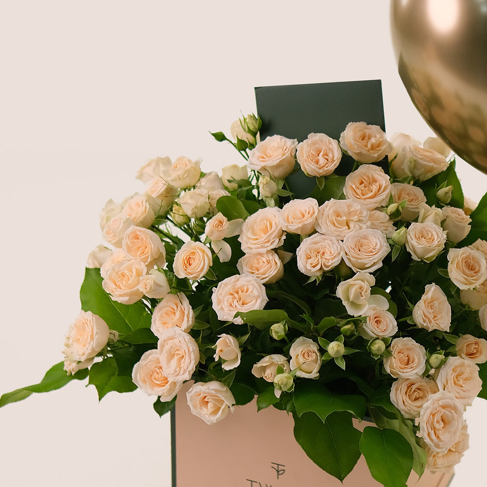 Golden Elegance Flower Box – Cream Roses & Chrome Balloons Bundle – A Luxurious Gift of Sophistication and Celebration