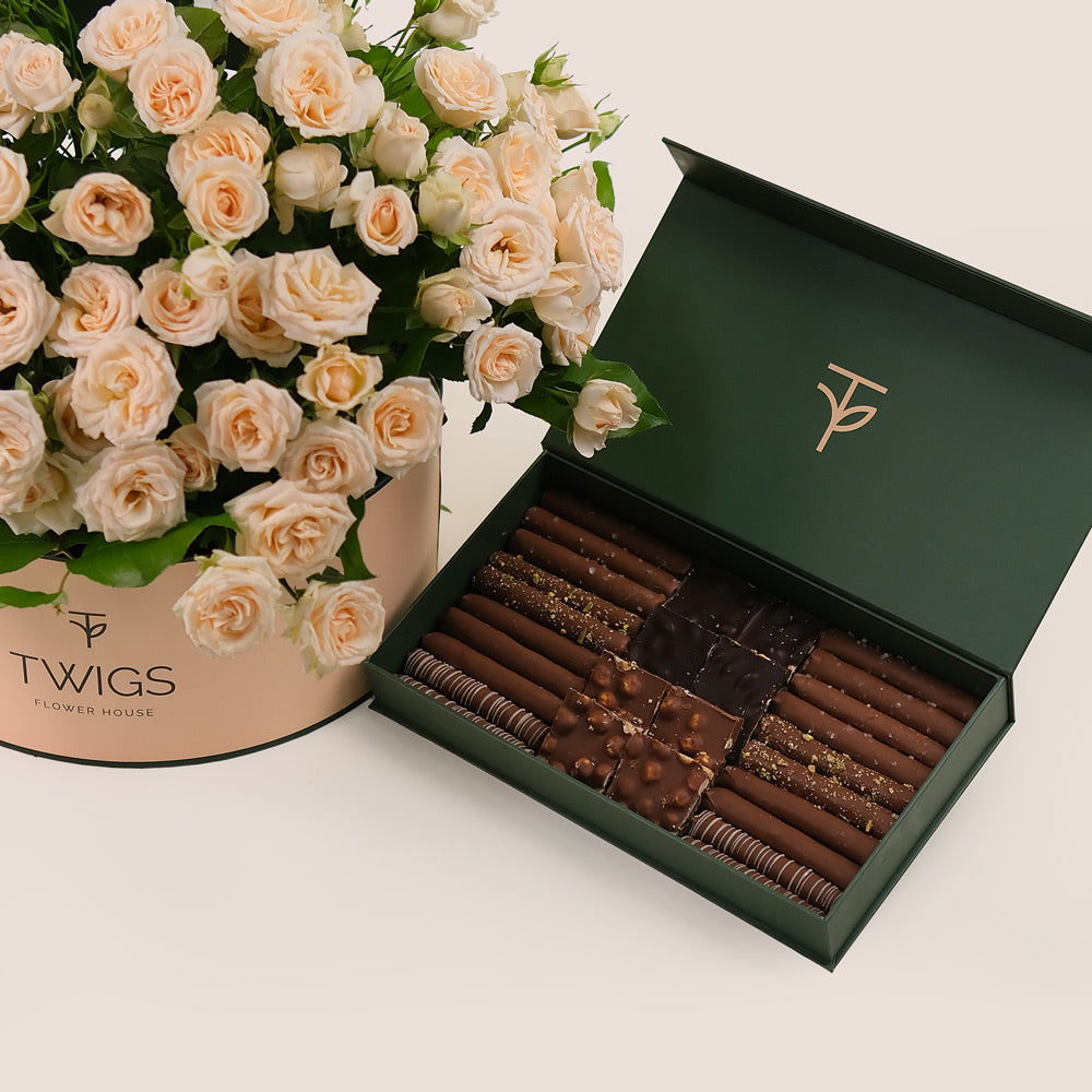 Cream Salinero Roses in a Flower Grande Round Box & Artisanal Chocolate Bundle – A Luxurious Gift of Beauty and Sweetness