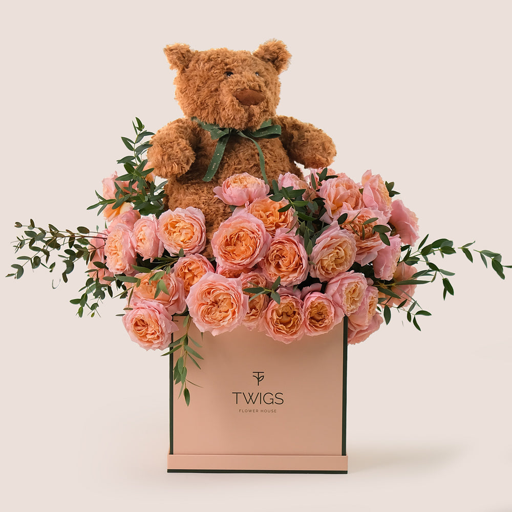 Juliet Peach & Teddy Gift Box – A Heartwarming Flower Surprise