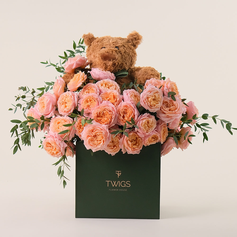 Juliet Peach & Teddy Gift Box – A Heartwarming Flower Surprise