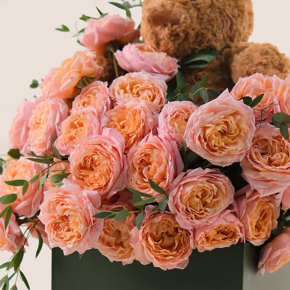 Juliet Peach & Teddy Gift Box – A Heartwarming Flower Surprise