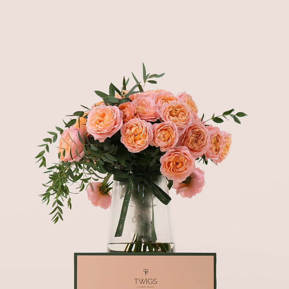 Peach Juliet Roses in a Flower Vase – A Graceful Blend of Beauty and Sophistication