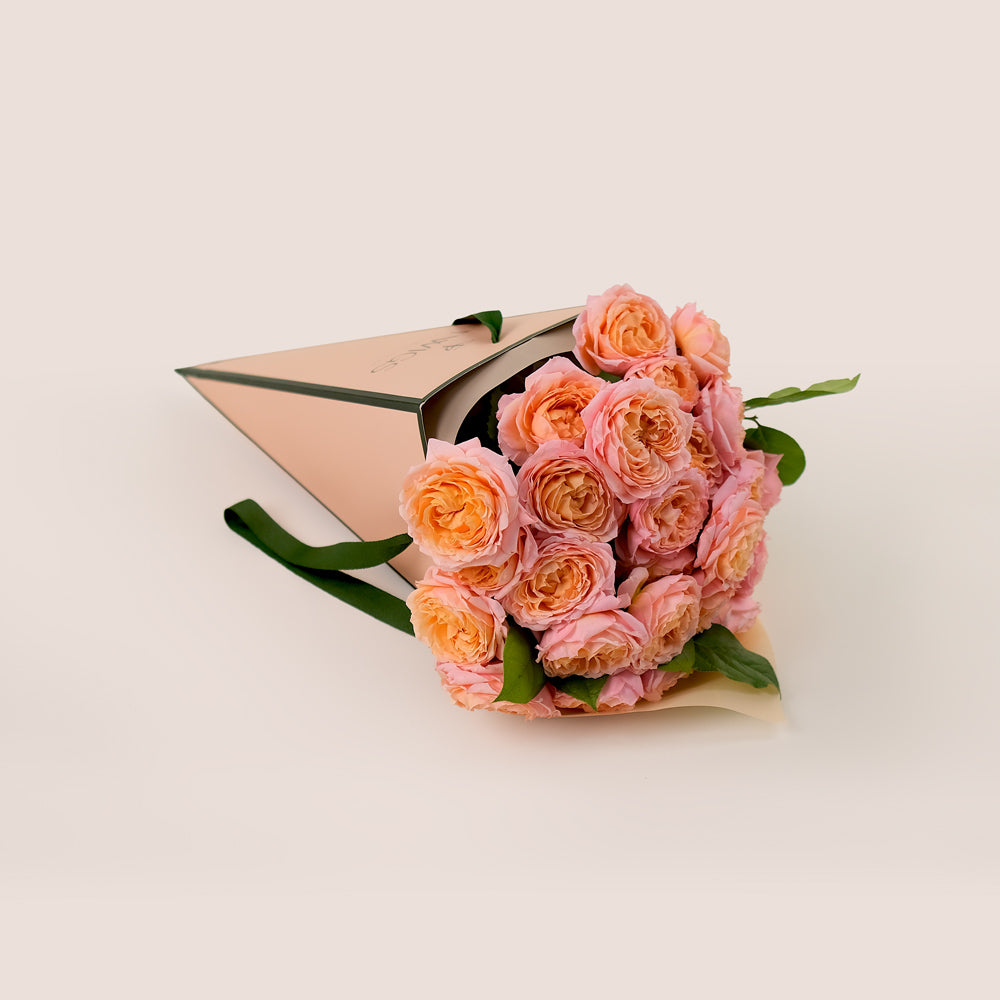 Juliet Roses Hand Bouquet – A Chic Twist on Timeless Elegance