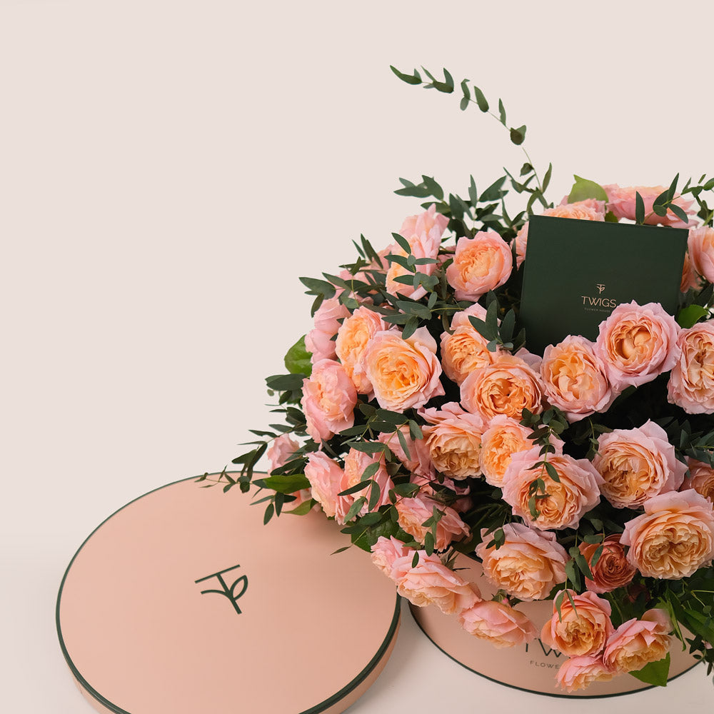 Grande Peach Juliet Spray Roses Round Box – A Luxurious Display of Soft Peach Elegance