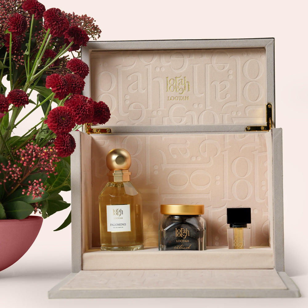 Premium pink rose vase arrangement paired with Lootah Essential fragrance gift set – luxury flower bundle UAE