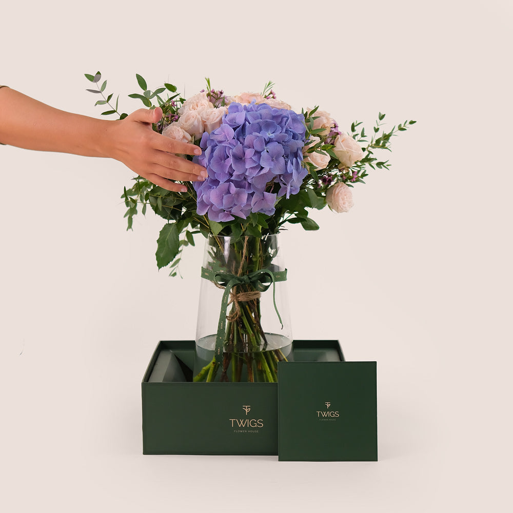 Lavender Elegance in a Flower Vase – A Refined Mix of Purple Hydrangea, Roses, and Wax Flowers