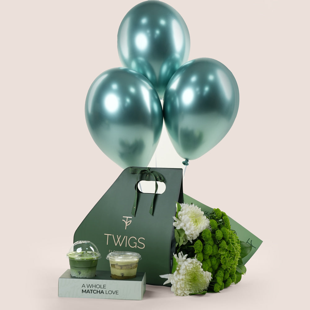 Matcha with flowers and matcha cake 