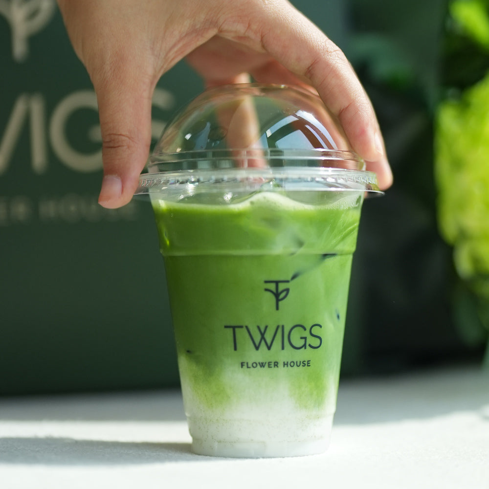 مجموعة "أحبك واايييد" من الماتشا | باقة زهور مع مشروب الماتشا والكيك