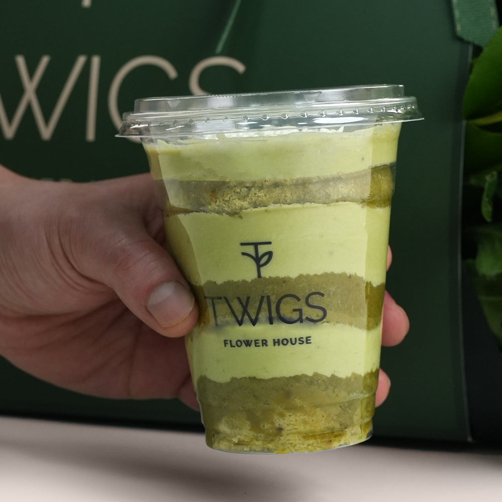 Matcha with flowers and matcha cake 