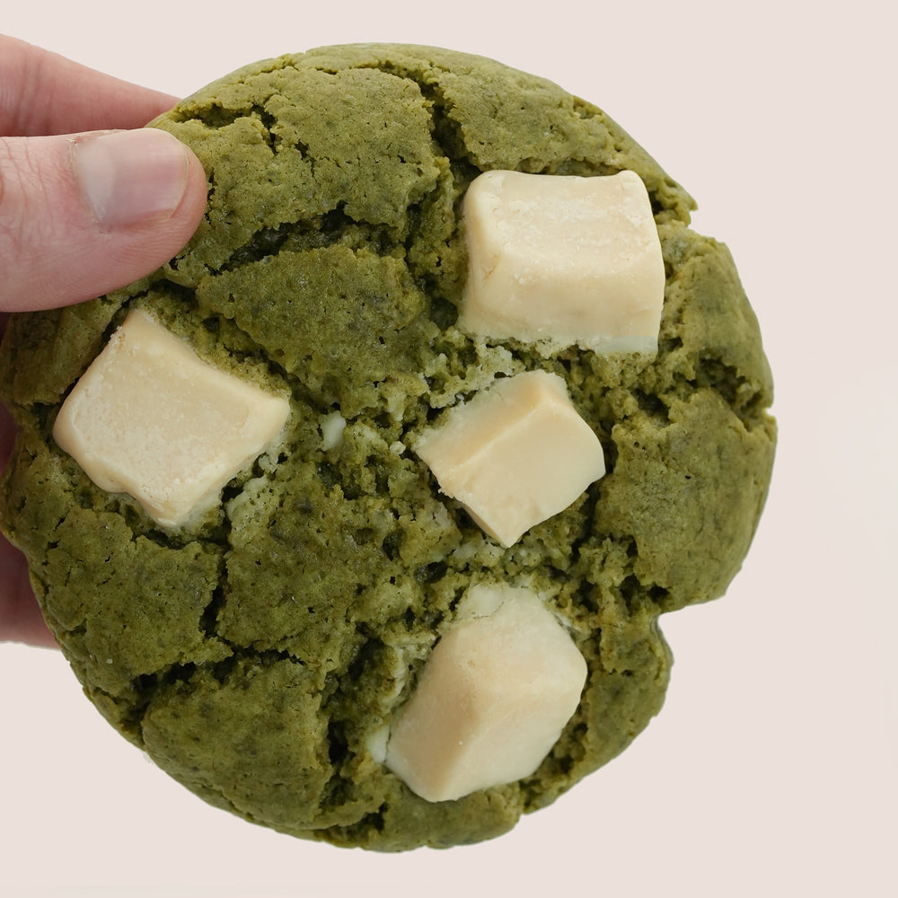 Classic Matcha Bloom Duo | Chrysanthemums with Matcha Latte & Cookie