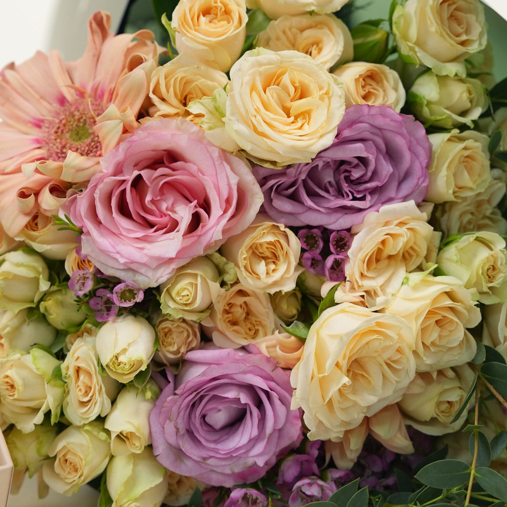 Peach Harmony – Signature Flower Bunch in TWIGS Carry Pack