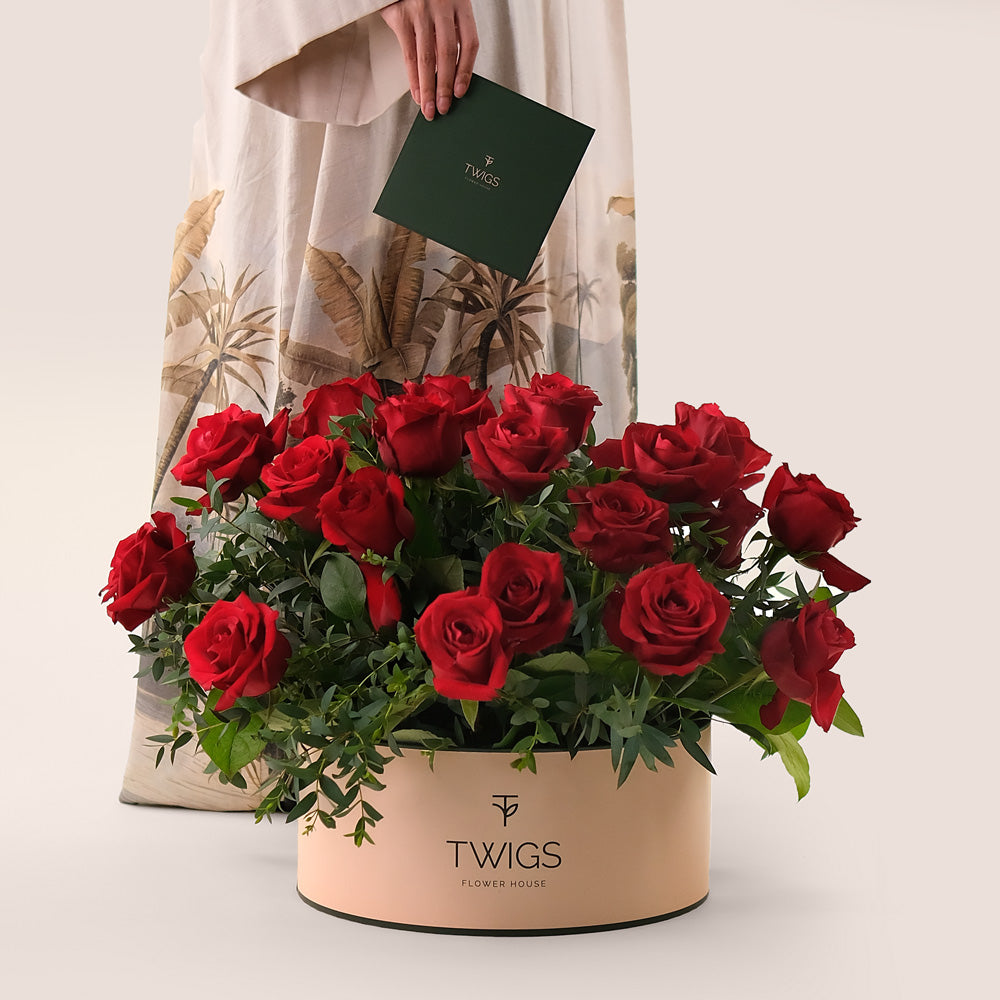 Grande Premium Red Roses Round Box – A Bold Statement of Love and Passion