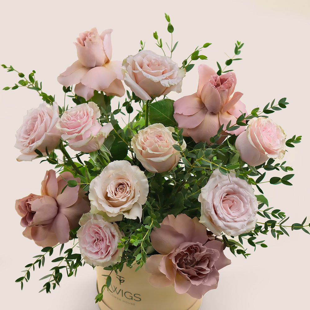 Rosy Bliss Flower Box – A Favorite Blend of Premium Roses – A Customer Favorite for Every Occasion