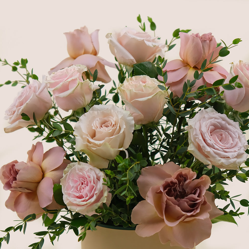 Rosy Bliss Flower Box – A Favorite Blend of Premium Roses – A Customer Favorite for Every Occasion