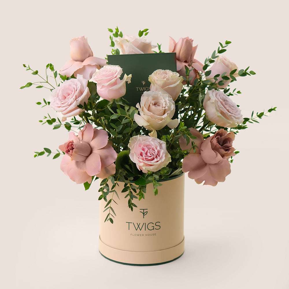 Rosy Bliss Flower Box – A Favorite Blend of Premium Roses – A Customer Favorite for Every Occasion