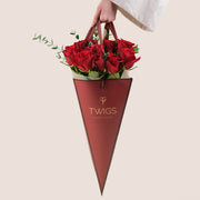 باقة عيد الحب – اثنتا عشرة وردة حمراء – رومانسية خالدة في كل زهرة