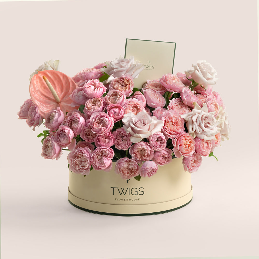 Juliet spray roses and Quicksand garden roses in TWIGS Grande green round flower box — Eid Al Adha gift Dubai