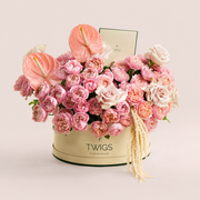 Blush Birthday Rose · Grande Round Flower Box - Thuraya ثريا
