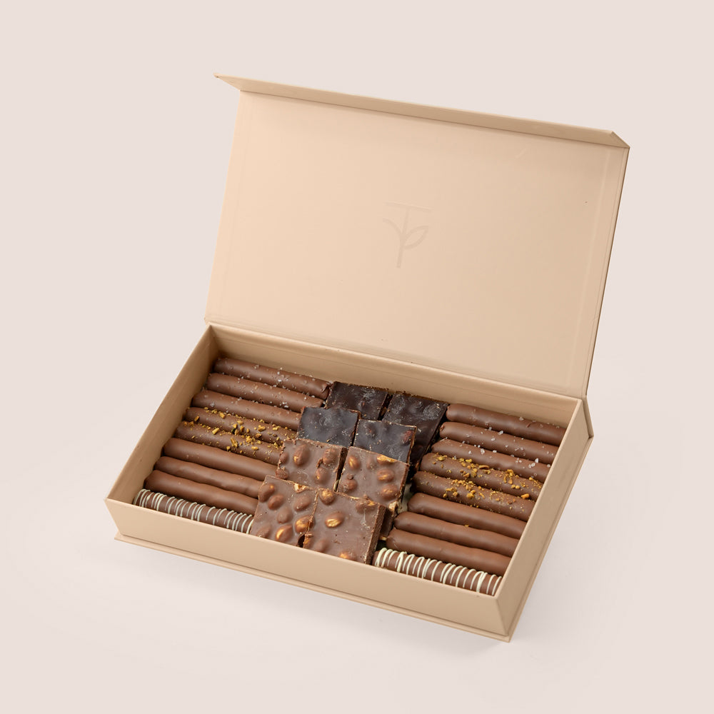 Artisan Chocolate Gift Box – Deluxe Assortment– A Sweet Indulgence for Any Occasion