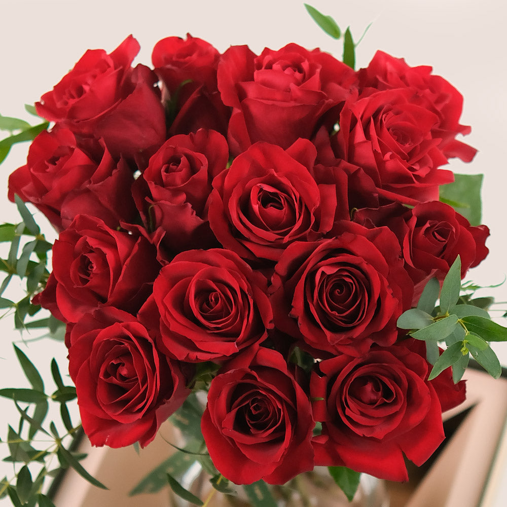 Stunning Red Roses in a Flower Vase – A Bold Statement of Luxury