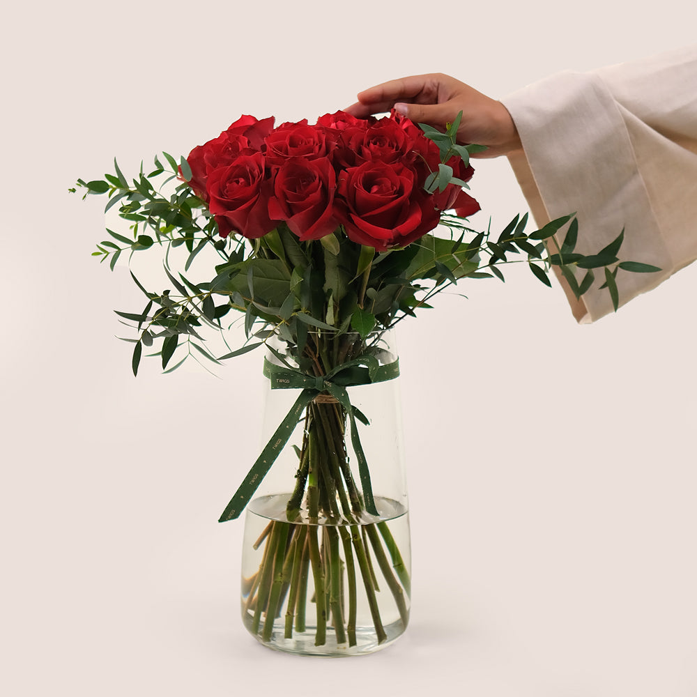 Stunning Red Roses in a Flower Vase – A Bold Statement of Luxury