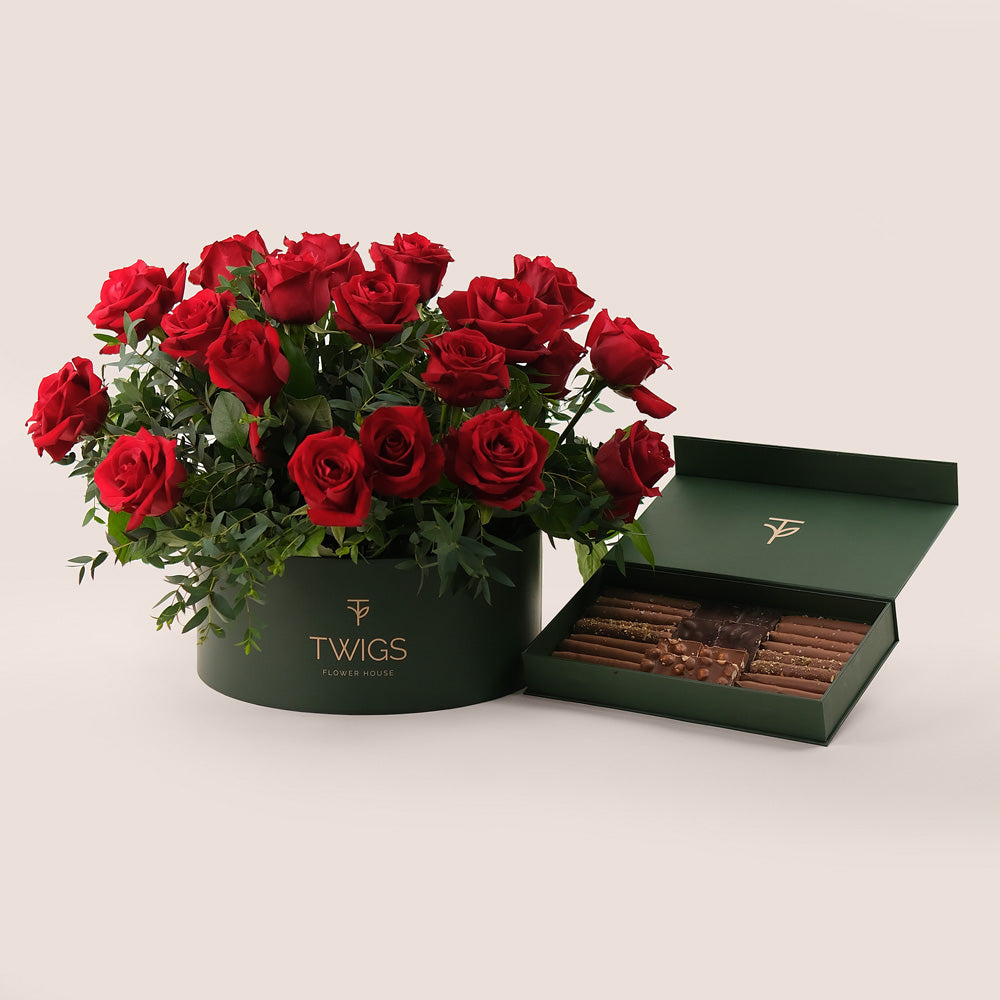 Grande Red Round Box Roses & Chocolate Delight – A Luxurious Gift Set Experience