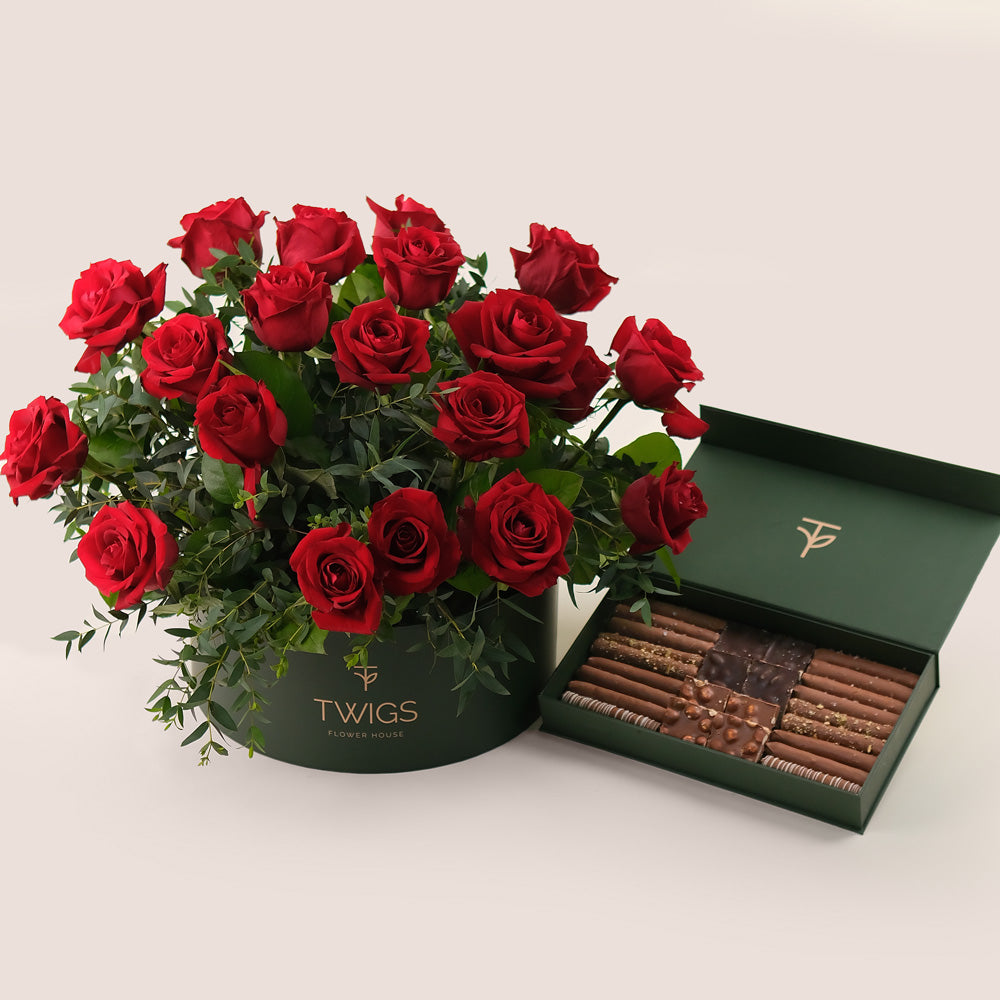 Grande Red Round Box Roses & Chocolate Delight – A Luxurious Gift Set Experience