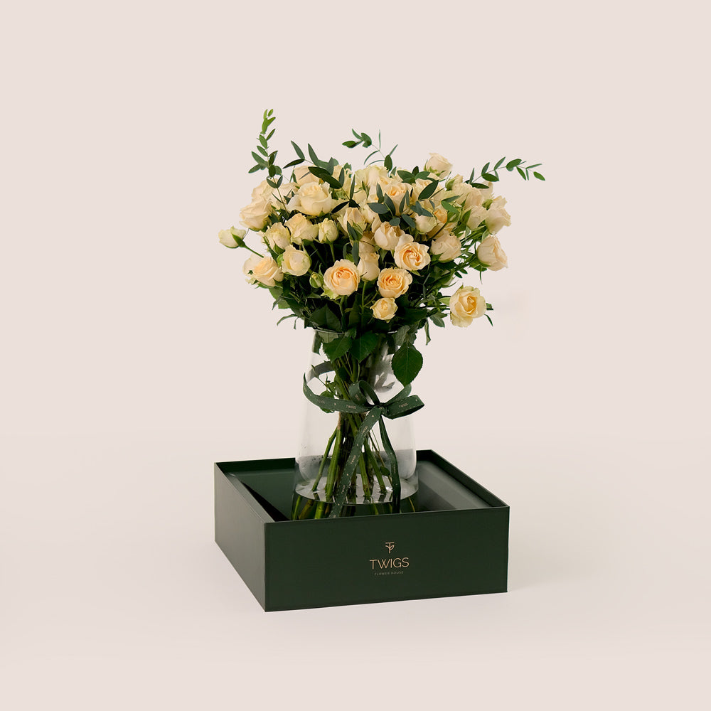 Soft Cream Salinero Roses in Flower Vase – A Dreamy and Elegant Floral Display